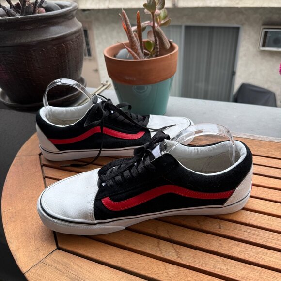 Vans Old Skool Black & Red Low Top Sneakers Size 11 - Picture 1 of 9